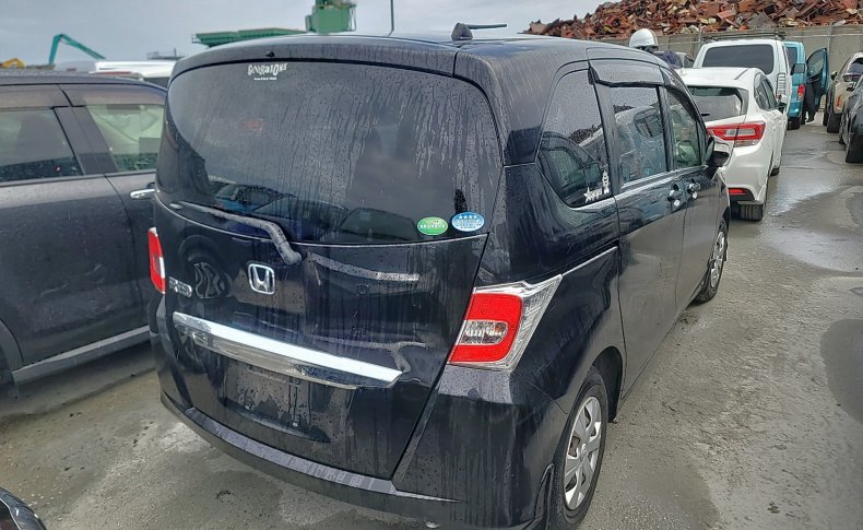HONDA FREED G PREMIUM ED 2015