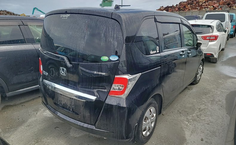 HONDA FREED G PREMIUM ED 2015