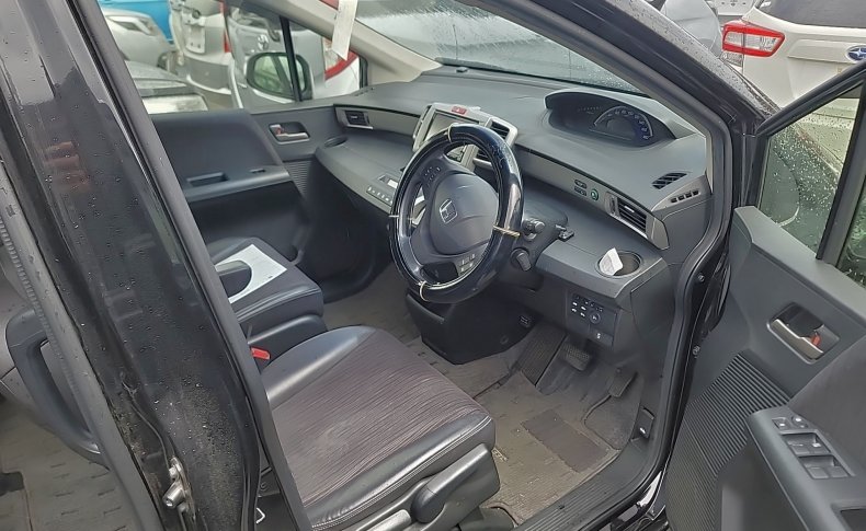 HONDA FREED G PREMIUM ED 2015