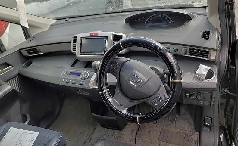 HONDA FREED G PREMIUM ED 2015