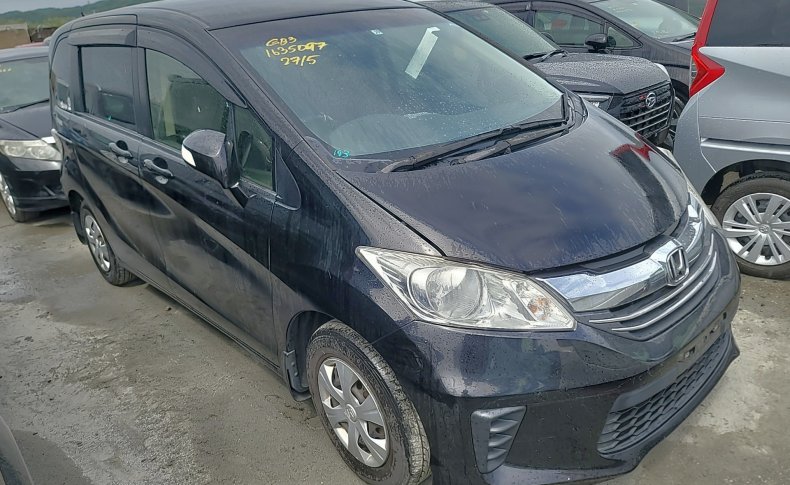 HONDA FREED G PREMIUM ED 2015