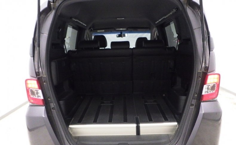 HONDA FREED SPIKE G Premium Edition 2015