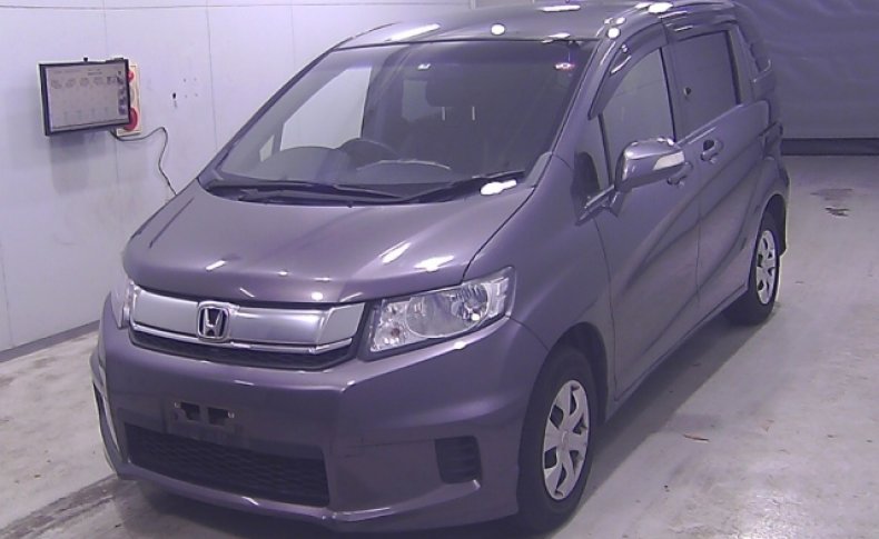 HONDA FREED SPIKE G Premium Edition 2015
