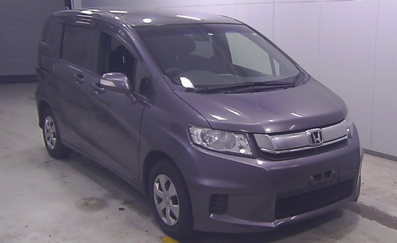 HONDA FREED SPIKE G Premium Edition 2015