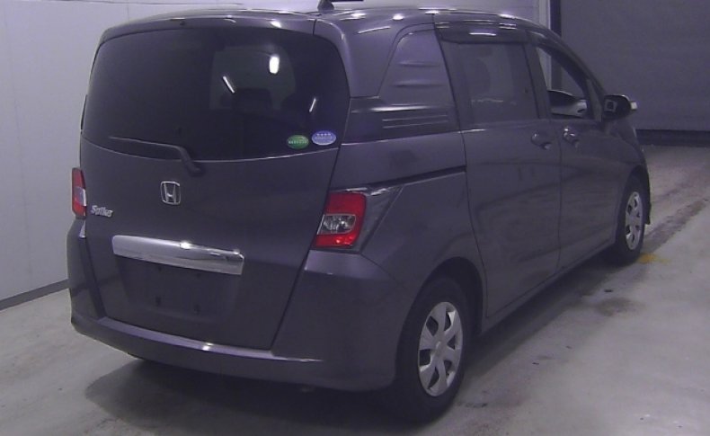 HONDA FREED SPIKE G Premium Edition 2015