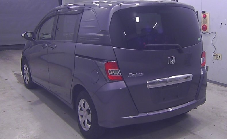 HONDA FREED SPIKE G Premium Edition 2015