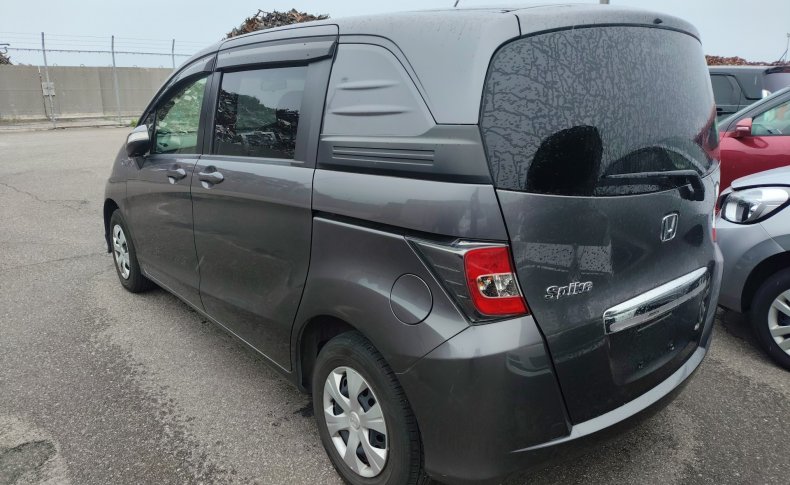 HONDA FREED SPIKE G Premium Edition 2015