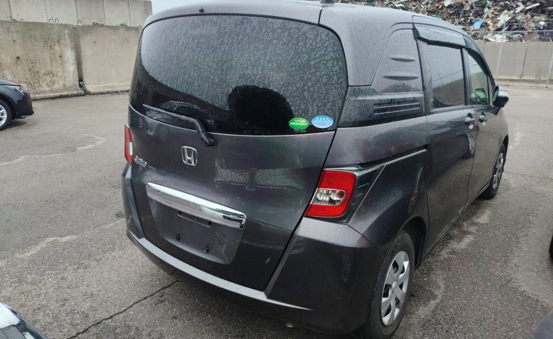 HONDA FREED SPIKE G Premium Edition 2015