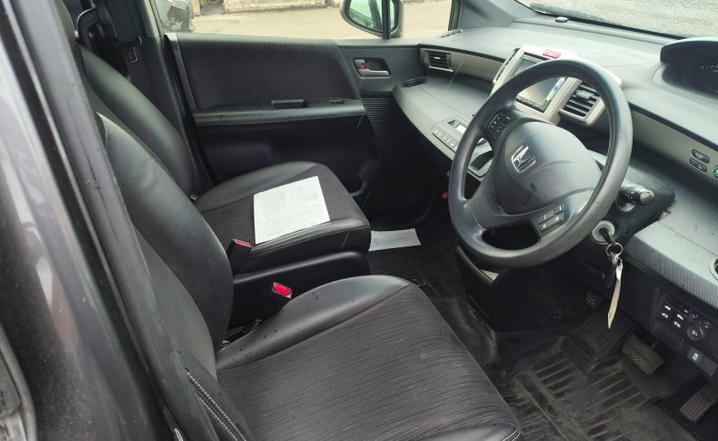HONDA FREED SPIKE G Premium Edition 2015