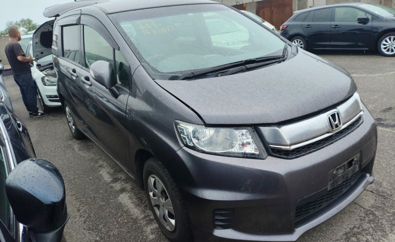 HONDA FREED SPIKE G Premium Edition 2015