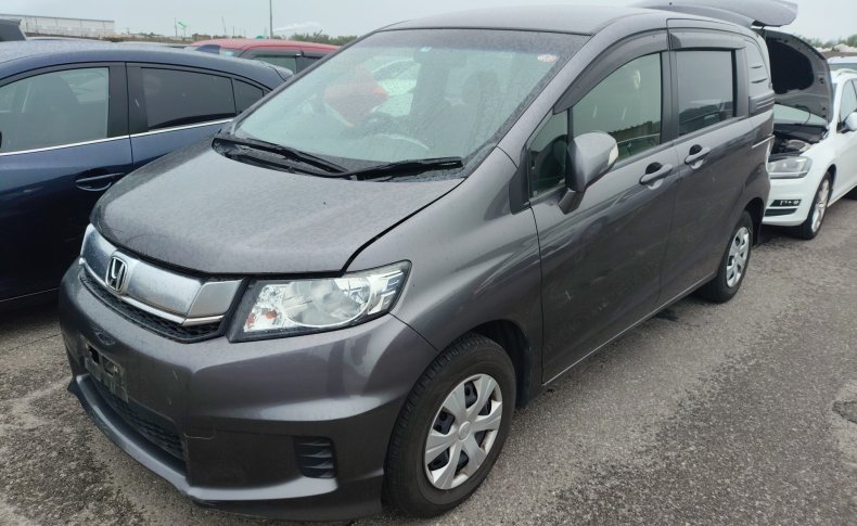 HONDA FREED SPIKE G Premium Edition 2015