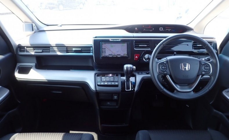 HONDA STEPWGN SPADA HONDA SENSING 8-SEATER 2020