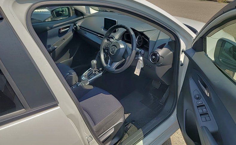 MAZDA DEMIO 13S 2014