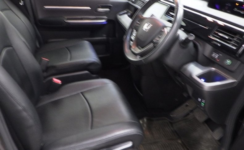 HONDA STEPWGN 1.5 Spada Honda Sensing 7 seater 2017