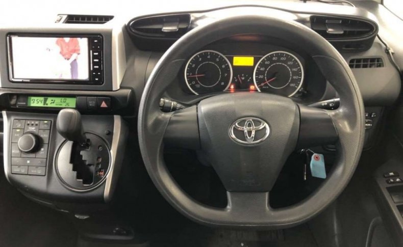 TOYOTA WISH 1.8X 2010