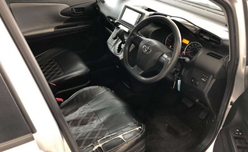 TOYOTA WISH 1.8X 2010