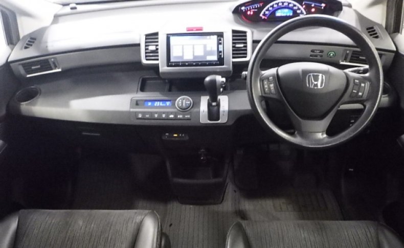 HONDA FREED G Premium Edition 7seats 2015