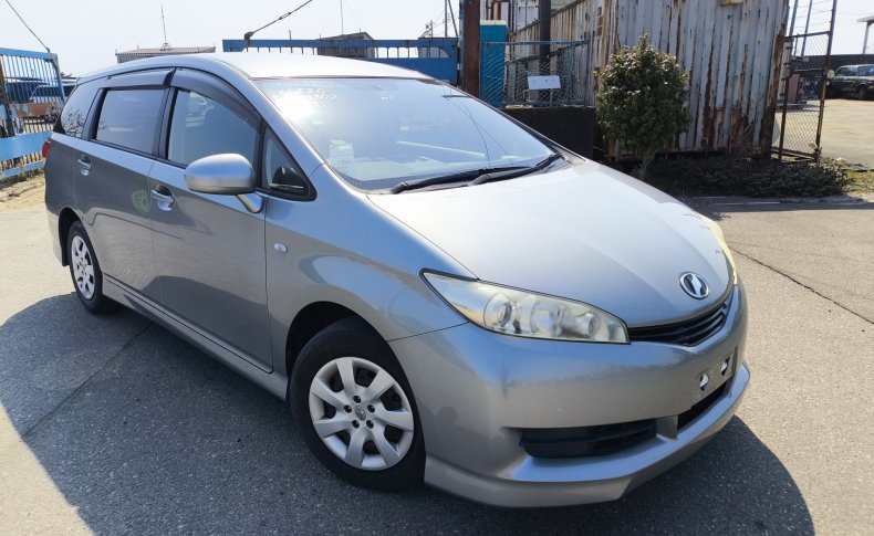 TOYOTA WISH  2010