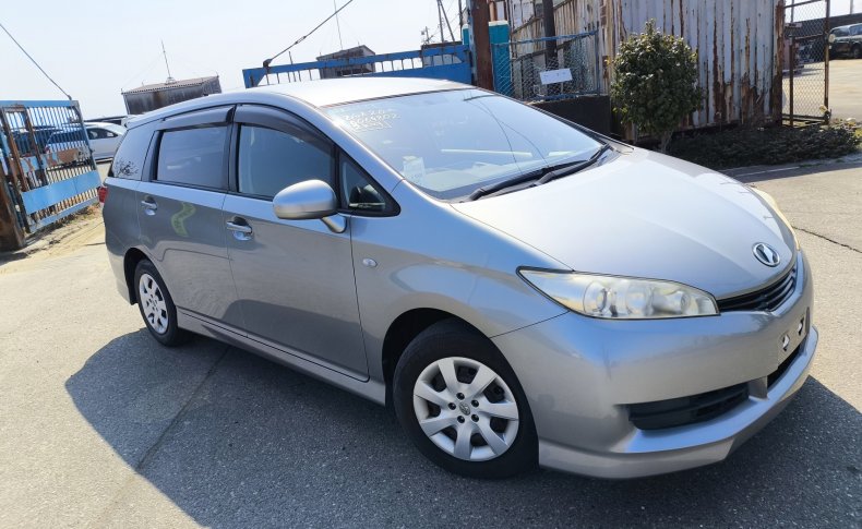 TOYOTA WISH  2010