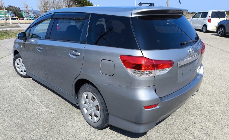 TOYOTA WISH  2010