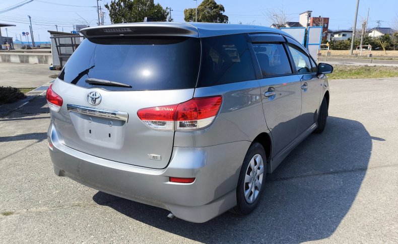 TOYOTA WISH  2010