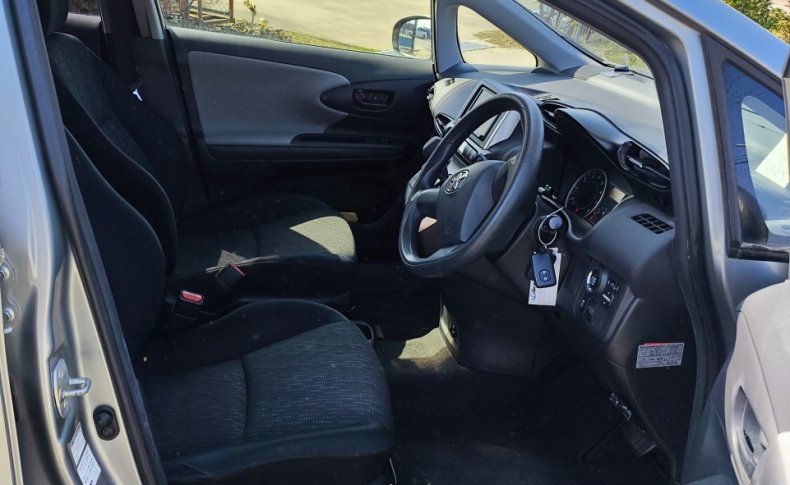 TOYOTA WISH  2010