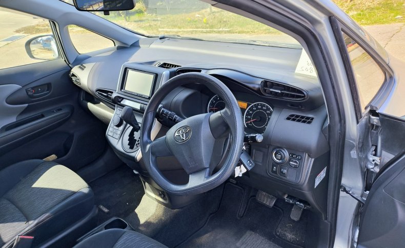 TOYOTA WISH  2010