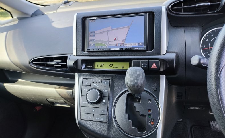 TOYOTA WISH  2010