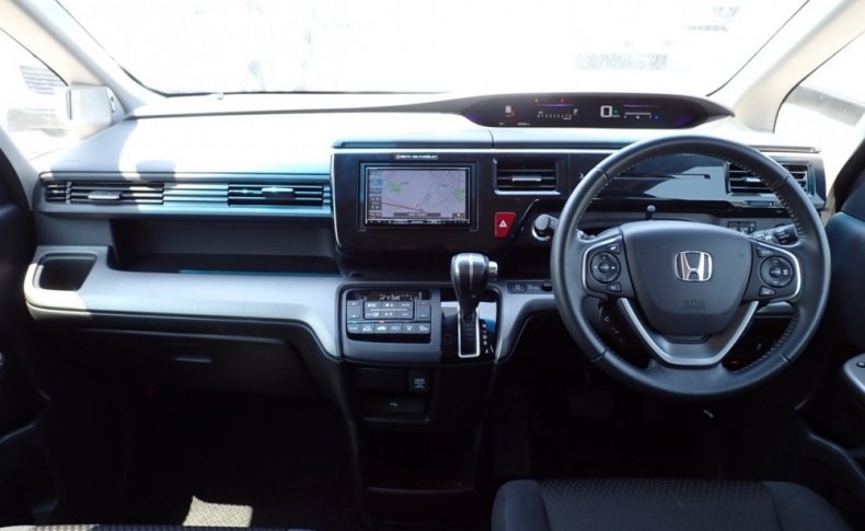 HONDA STEPWGN SPADA HONDA SENSING 8-SEATER 2020