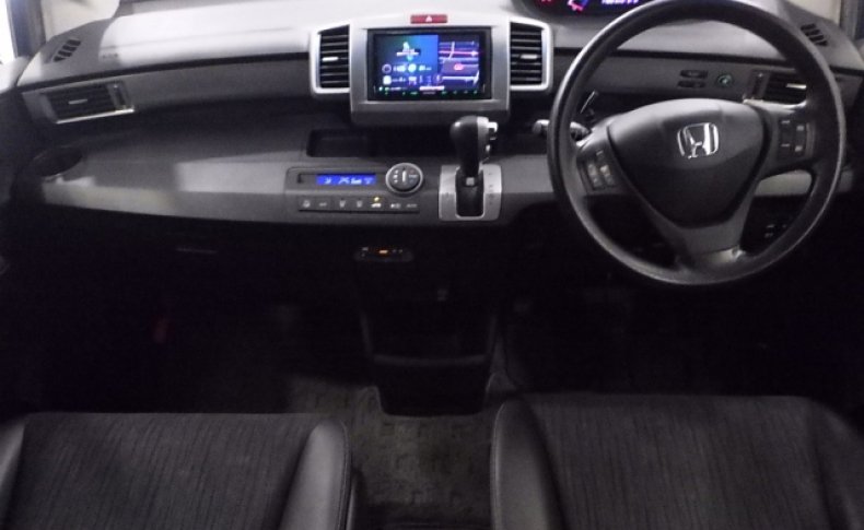 HONDA FREED G Premium Edition 6seats 2015