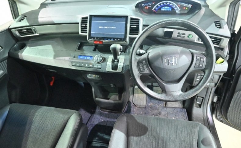 HONDA FREED G Premium Edition 7seats 2016