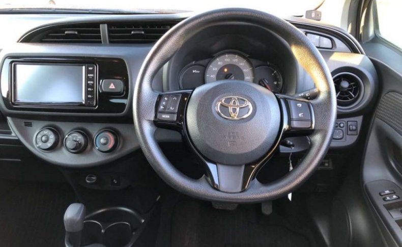 TOYOTA VITZ F 2019