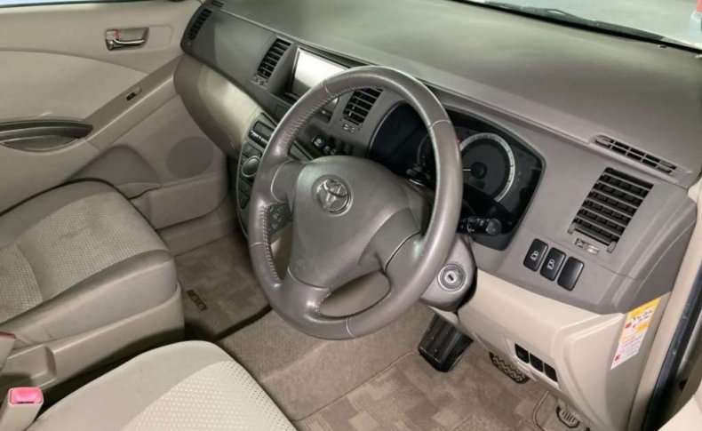 TOYOTA ISIS Platana Limited 2009
