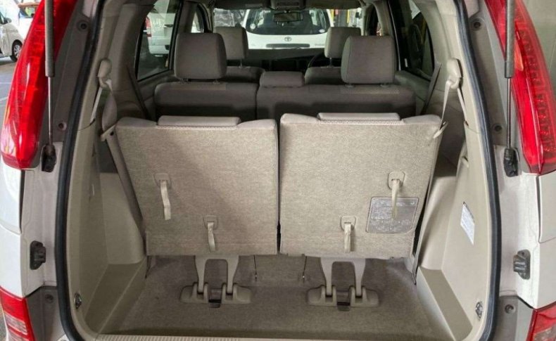 TOYOTA ISIS Platana Limited 2009