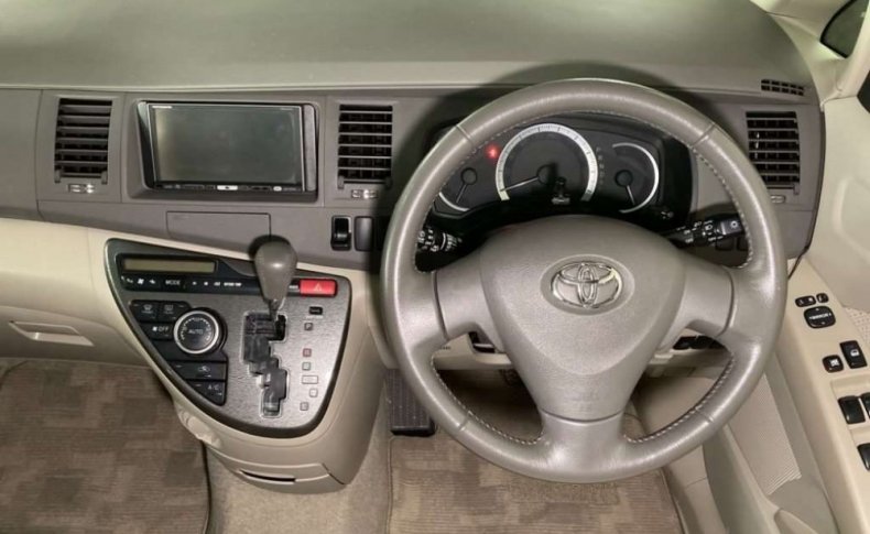 TOYOTA ISIS Platana Limited 2009
