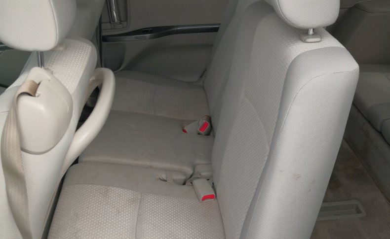 TOYOTA ISIS Platana Limited 2009