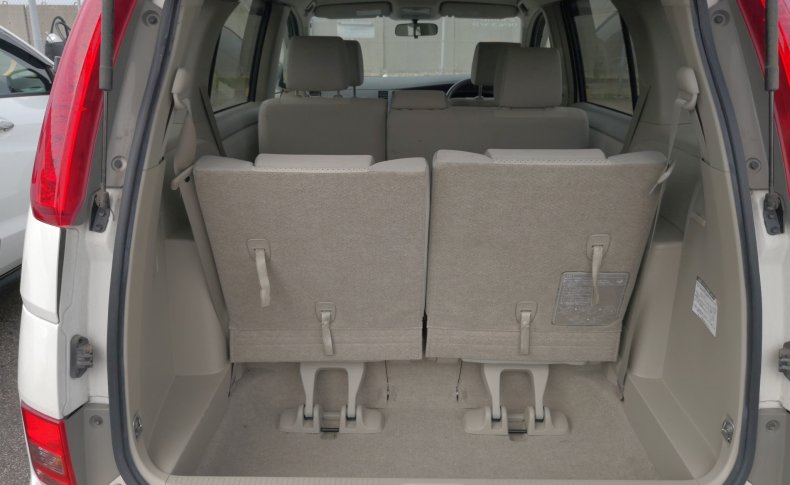 TOYOTA ISIS Platana Limited 2009