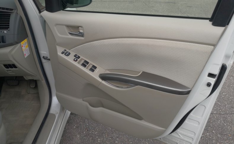 TOYOTA ISIS Platana Limited 2009