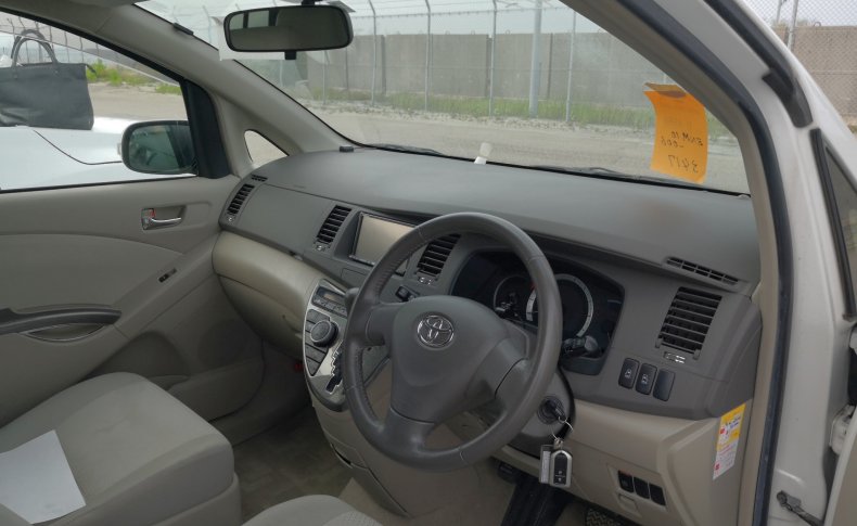 TOYOTA ISIS Platana Limited 2009