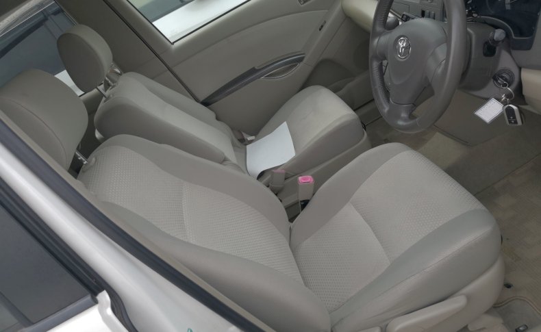 TOYOTA ISIS Platana Limited 2009