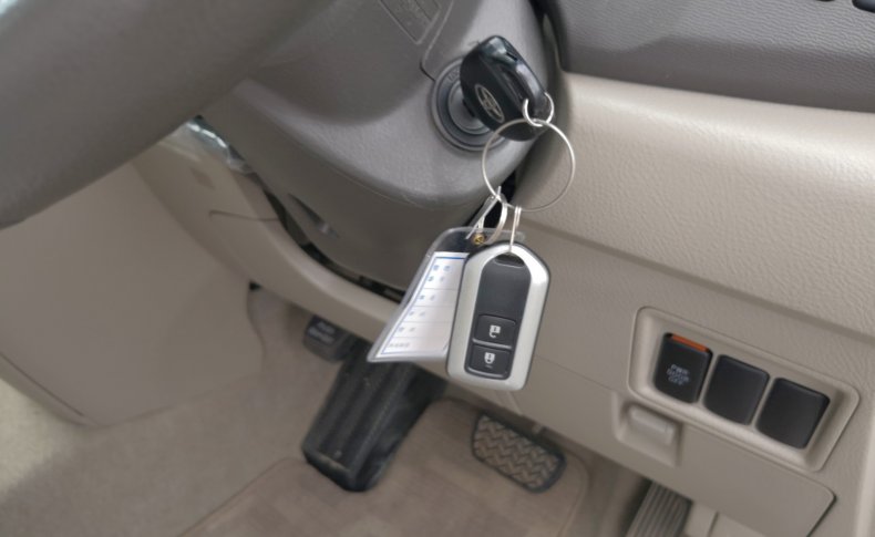 TOYOTA ISIS Platana Limited 2009