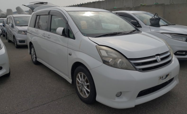 TOYOTA ISIS Platana Limited 2009