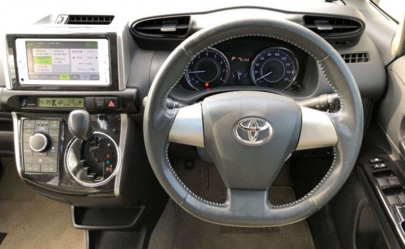 TOYOTA WISH 1.8G 2013