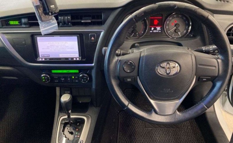 TOYOTA AURIS 150X S Package 4WD 2013