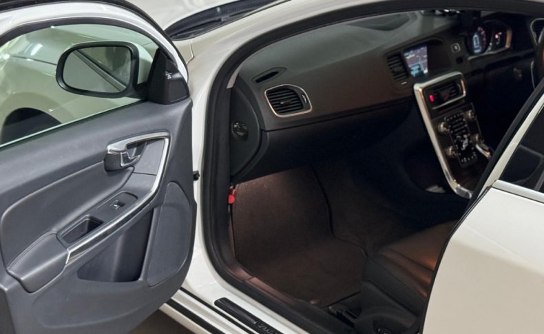 VOLVO V60 T3 SE 2016