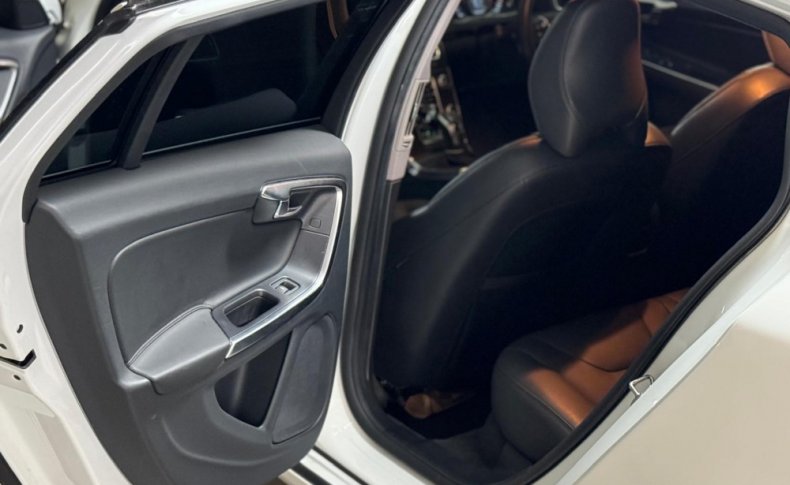 VOLVO V60 T3 SE 2016