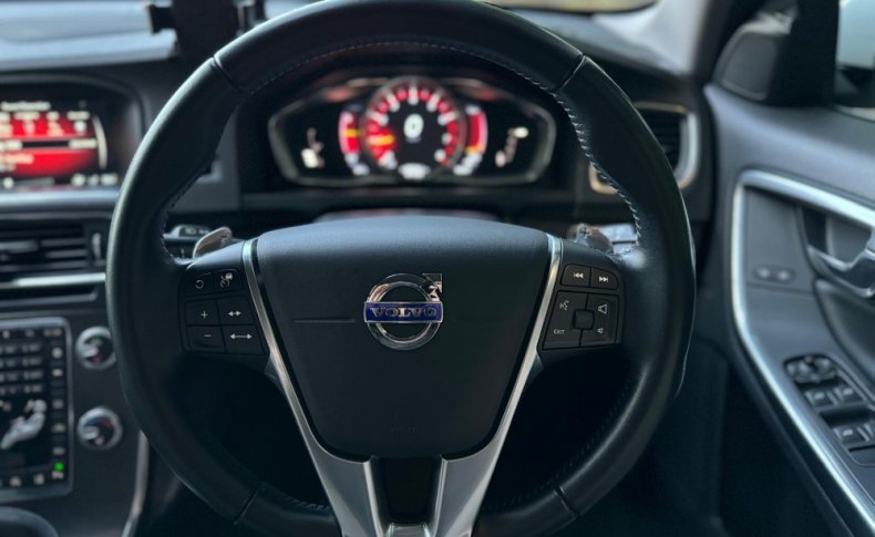 VOLVO V60 T3 SE 2016