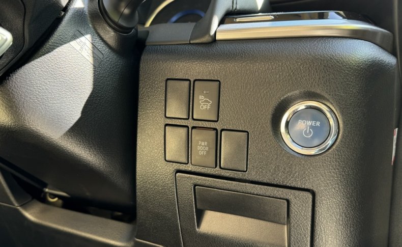 TOYOTA VELLFIRE Hybrid 2.5 X 4WD 2015