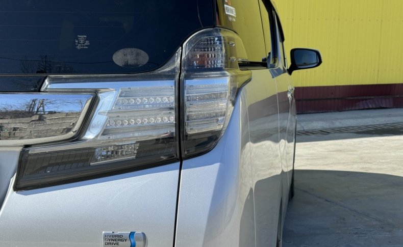 TOYOTA VELLFIRE Hybrid 2.5 X 4WD 2015