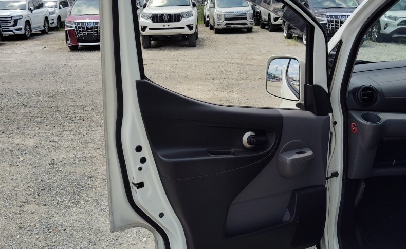 MITSUBISHI DELICA D:3 G 2014